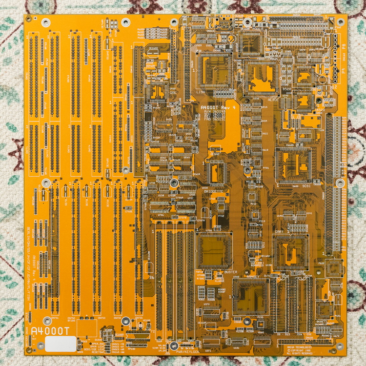 Amiga 4000T (revize 4)