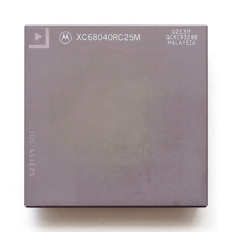 Procesor Motorola 68040 - prototypová verze XC68040RC25M (25 MHz).