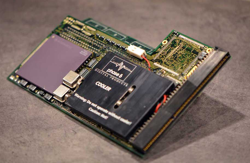 BlizzardPPC je výkonná akcelerační karta pro počítače Amiga 1200 od firmy Phase5, kombinující procesor Motorola 68040 nebo 68060 s PowerPC čipem (PPC 603e) a až 256 MB paměti RAM.