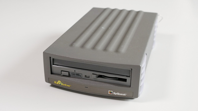 SyQuest EZ-135