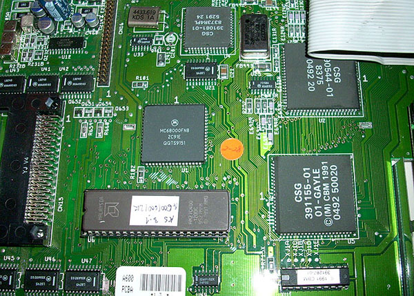 Okolí procesoru 68000 v Amize 600