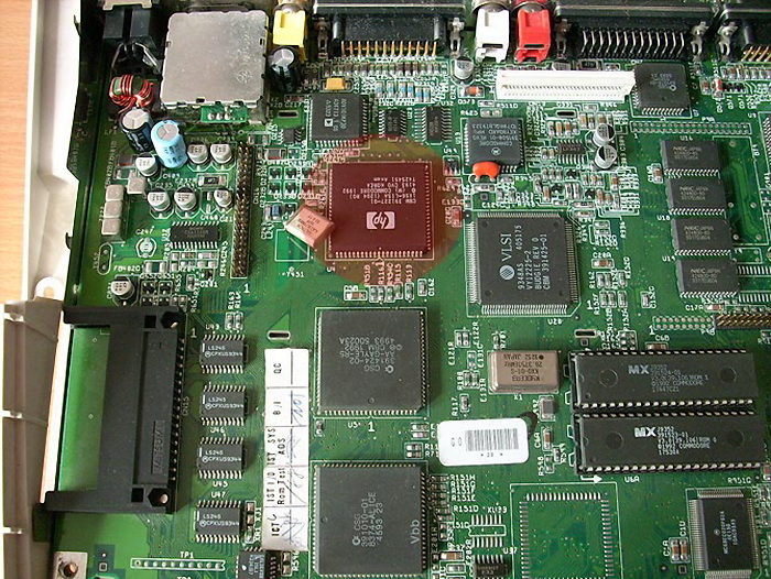 Lisa čip (vyznačený červenou barvou), na něj se skendabler nacvakne